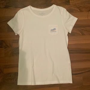 White Vineyard Vines t-shirt